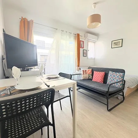 A 200m Balcon דירה *