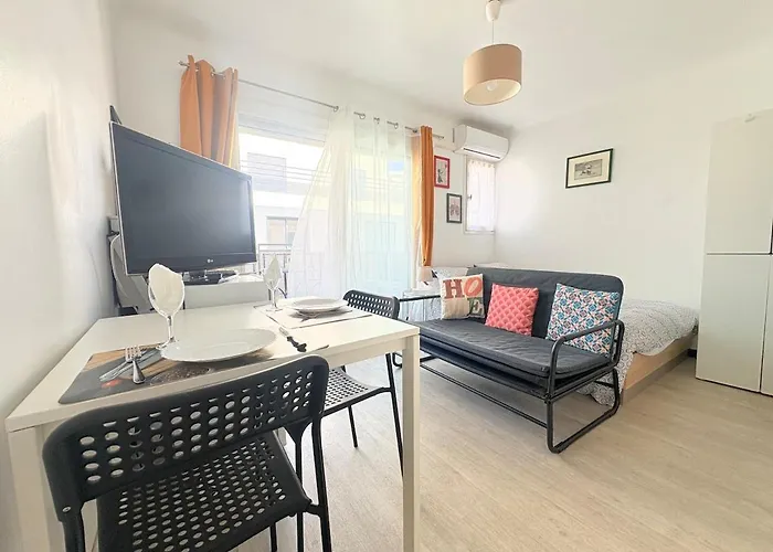 A 200m Balcon דירה *